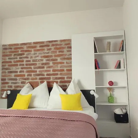 Lägenhet Koller Apartmanhaz *